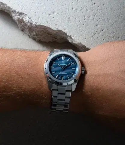 Formex Essence ThirtyNine Automatic COSC Blue