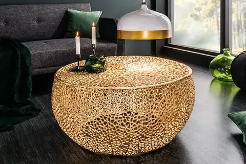 Estila Moderní glamour zlatý konferenční stolek Hoja kulatého tvaru s organickým designem z kovu 80 cm