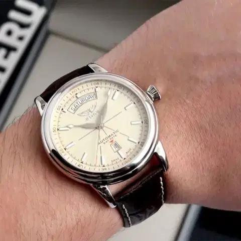 Aviator Douglas Day-Date Automatic V.3.20.0.141.4