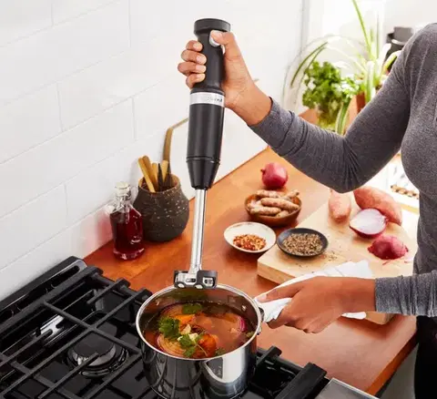 KitchenAid tyčový mixér s příslušenstvím 5KHBV83 - černá