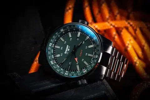 Traser P68 Pathfinder GMT Green Ocel