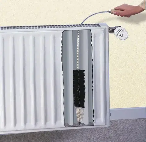 Čistící kartáč na radiátor