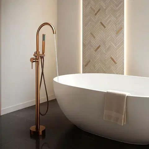 REA Volně stojící baterie Lungo brush copper REA-B7495