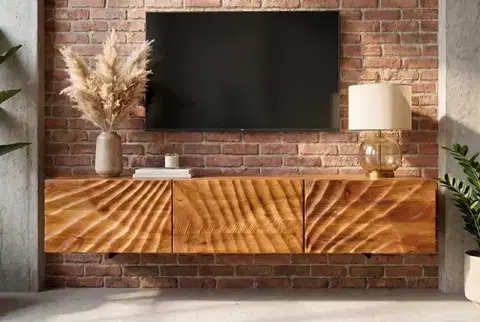 Estila Masivní designový nástěnný TV stolek Cumbria se třemi dvířky s reliéfním zdobením v přírodní hnědé barvě 160 cm