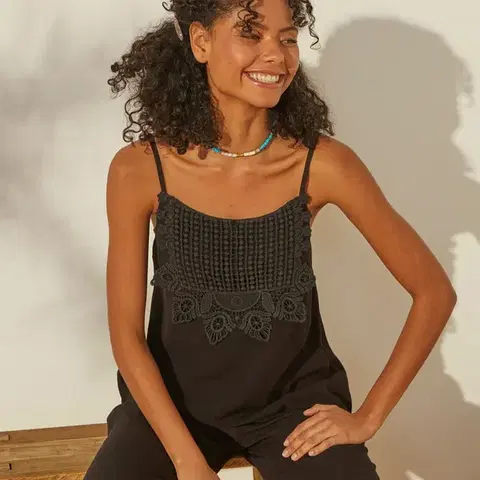 Kreponový top s macramé