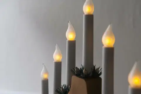 Exihand Adventní svícen dubový s LED imitace plamene 7x34V/0,2W