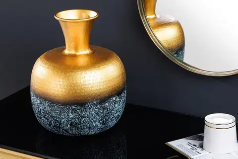 Estila Orientální vintage kulatá váza Suyun s vybíjeným zdobením ve zlaté barvě s tmavou černosivou patinou 36 cm