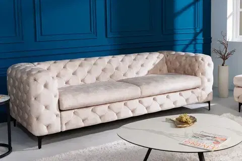 Estila Sametová čalouněná sedačka Limonny v krémové barvě champagne v moderním barokním stylu 235cm