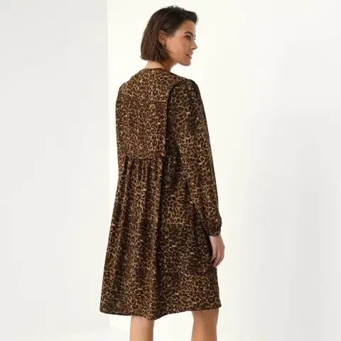 Rovné šaty s leopardím vzorem