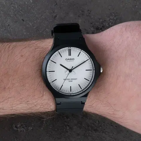 Casio Collection MW-240-7EVEF