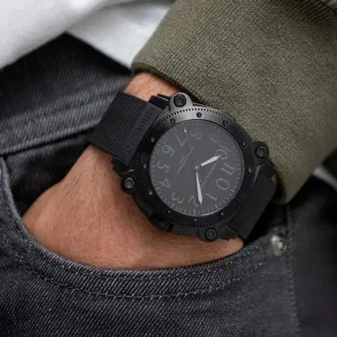 Hamilton Khaki Navy BeLOWZERO Auto Titanium H78505330