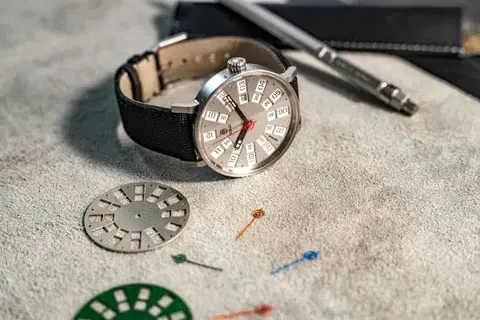 Robot Graphic Analog Silver