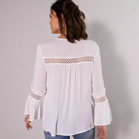 Jednobarevná halenka s macramé