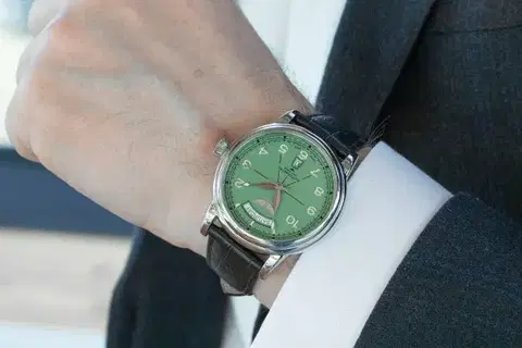 Aviator Douglas Day-Date 45 Automatic V.3.44.0.403.4