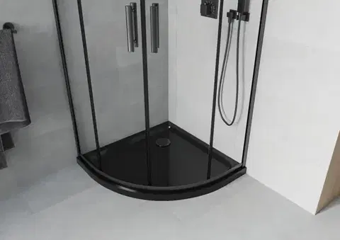 MEXEN/S Rio čtvrtkruhový sprchový kout 90 x 90, transparent, černý + vanička se sifonem Flat, černý 863-090-090-70-00-4170B