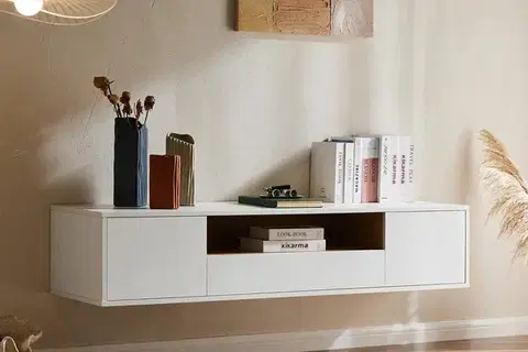 Estila Moderní obdélníkový nástěnný bílý dvoudveřový TV stolek Attica se šuplíkem a hnědou poličkou 150 cm