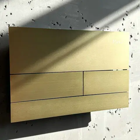REA/S Podomítkový WC systém K011A-Q + tlačítka T Brush Gold KPL-E0055