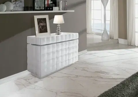 Estila Lesklý moderní příborník Donato v bílé barvě 140cm s dvířky