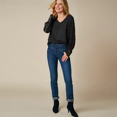 Krepová halenka s macramé rukávy a výstřihem do V