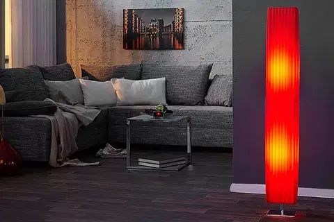 Estila Moderní obdélníková stojací lampa Paris v červeném latexu s oranžovým podtónem a stříbrnou čtvercovou podstavou 120 cm