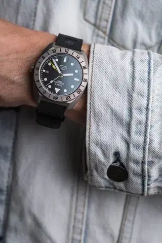 Timex Expedition GMT TW2W53000UK
