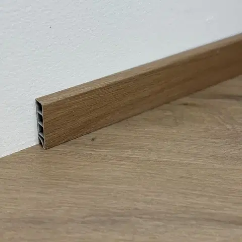 Egibi, Soklová lišta SPC RIGID Jägerndorf 2 m, kout vnitřní 2 ks, hnědá