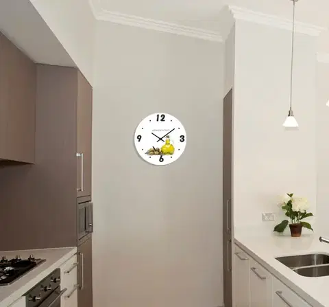 Bílé nástěnné hodiny do kuchyně